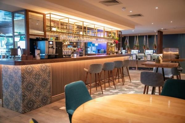The Corner  London City Hotel